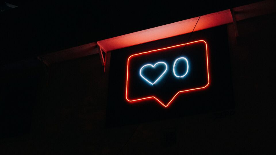 Neon heart sign